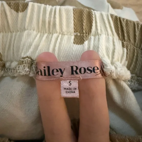 Bailey Rose smiley Shorts - Picture 4 of 4